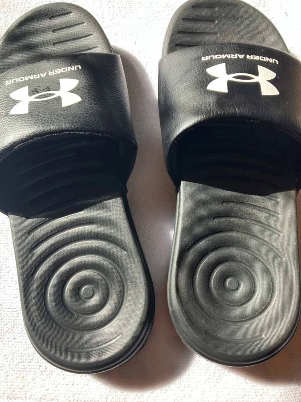 Under Armour Men’s Sz 8 Fixed  Black Slide Slip on Sandals
